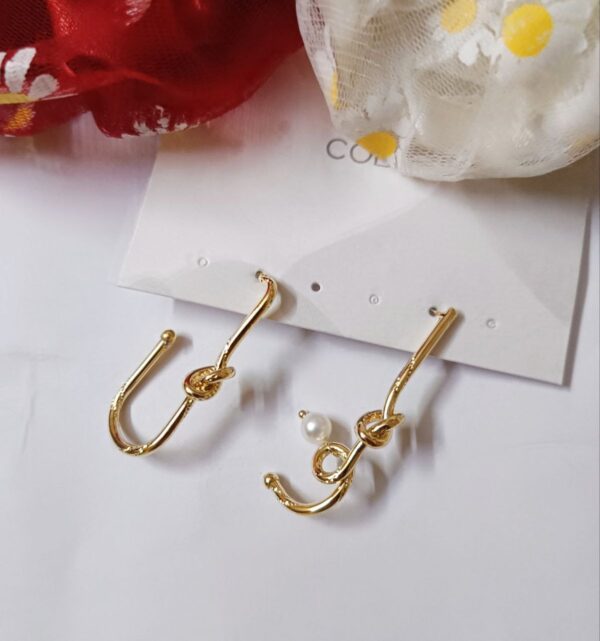 925-Silver-Material-Gold-Designer-Minimal-Earring