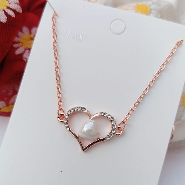 Rosegold-Pearl-Heart-Neckpiece