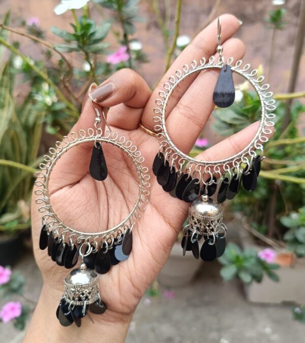 Parineeti-Black-Feather-Jhumki