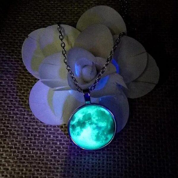 Glow-In-The-Dark-Neckpiece