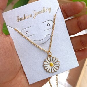 White-Daisy-Neckpiece